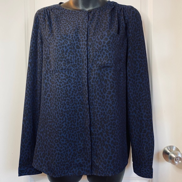 LOFT Woman’s Blue Button Down Cheetah Print Top XS - Picture 5 of 10